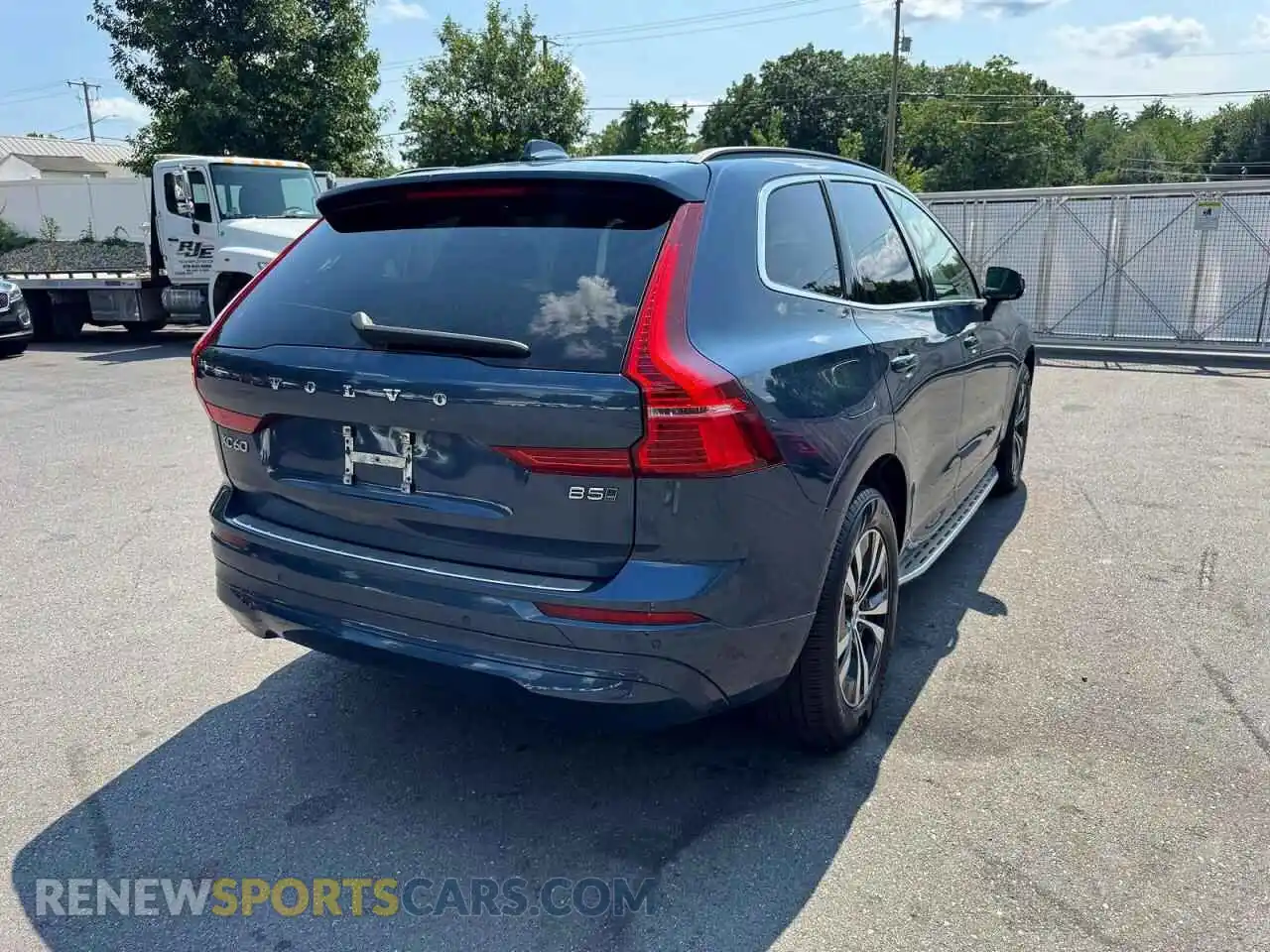 3 Photograph of a damaged car YV4L12RVXP1340858 VOLVO XC60 2023