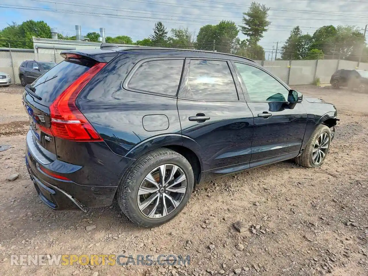 3 Photograph of a damaged car YV4L12RW1P1265489 VOLVO XC60 2023
