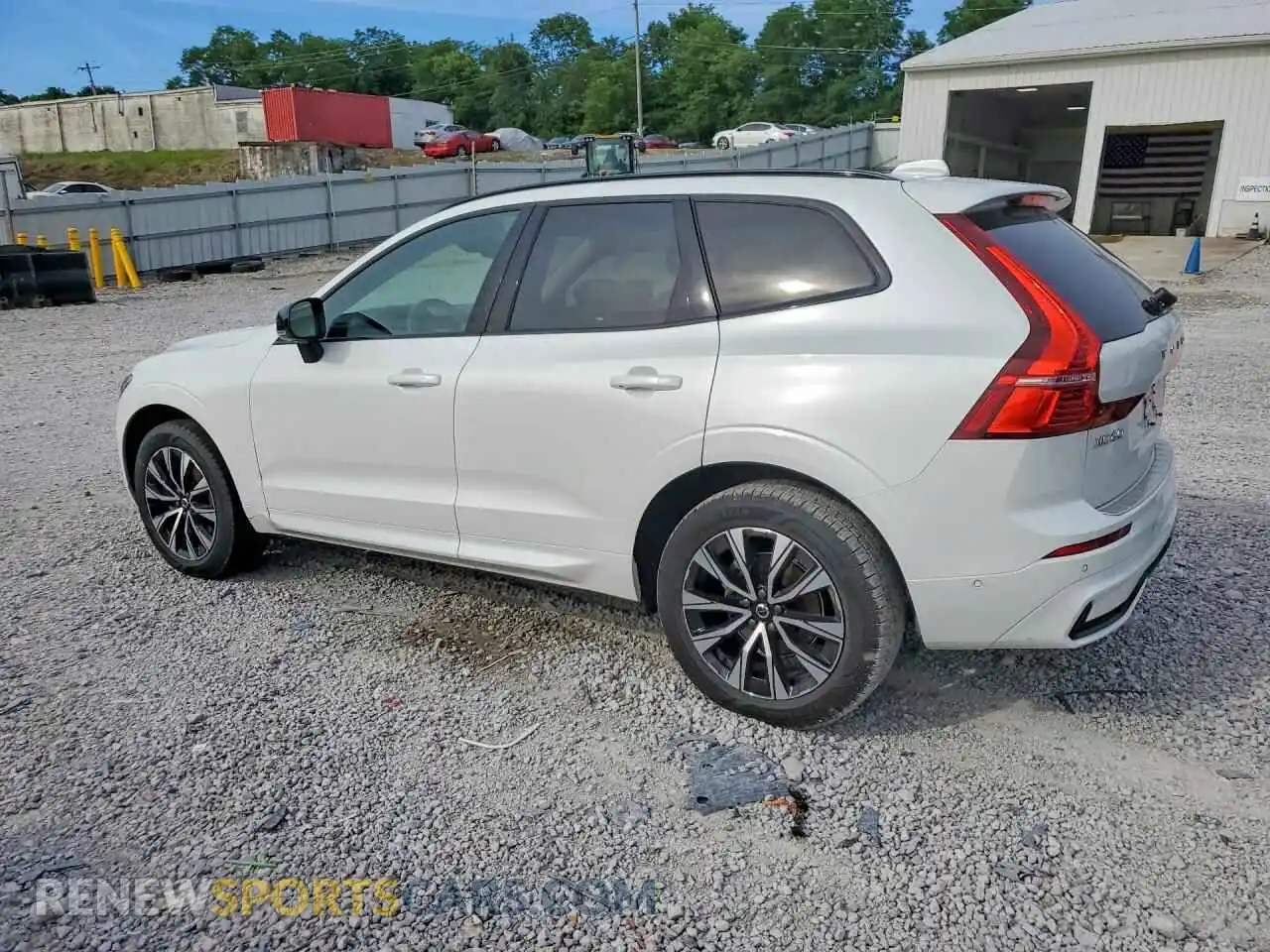 2 Photograph of a damaged car YV4L12RW1P1305375 VOLVO XC60 2023