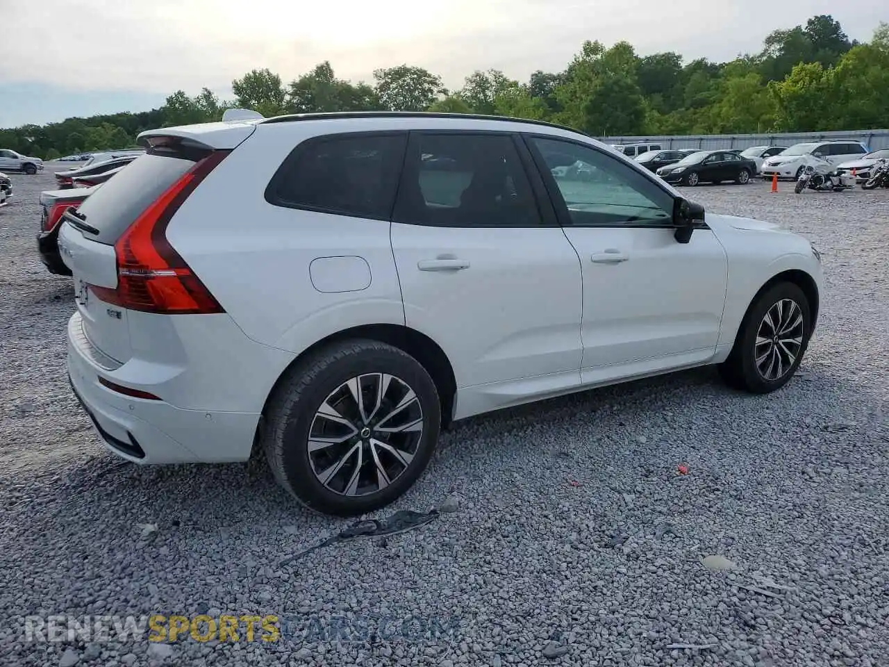 3 Photograph of a damaged car YV4L12RW1P1305375 VOLVO XC60 2023