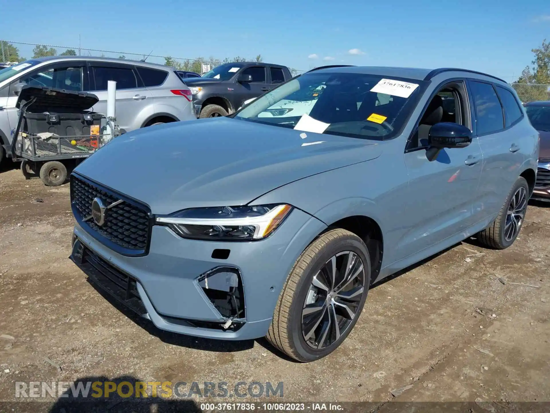 2 Photograph of a damaged car YV4L12RW3P1348258 VOLVO XC60 2023