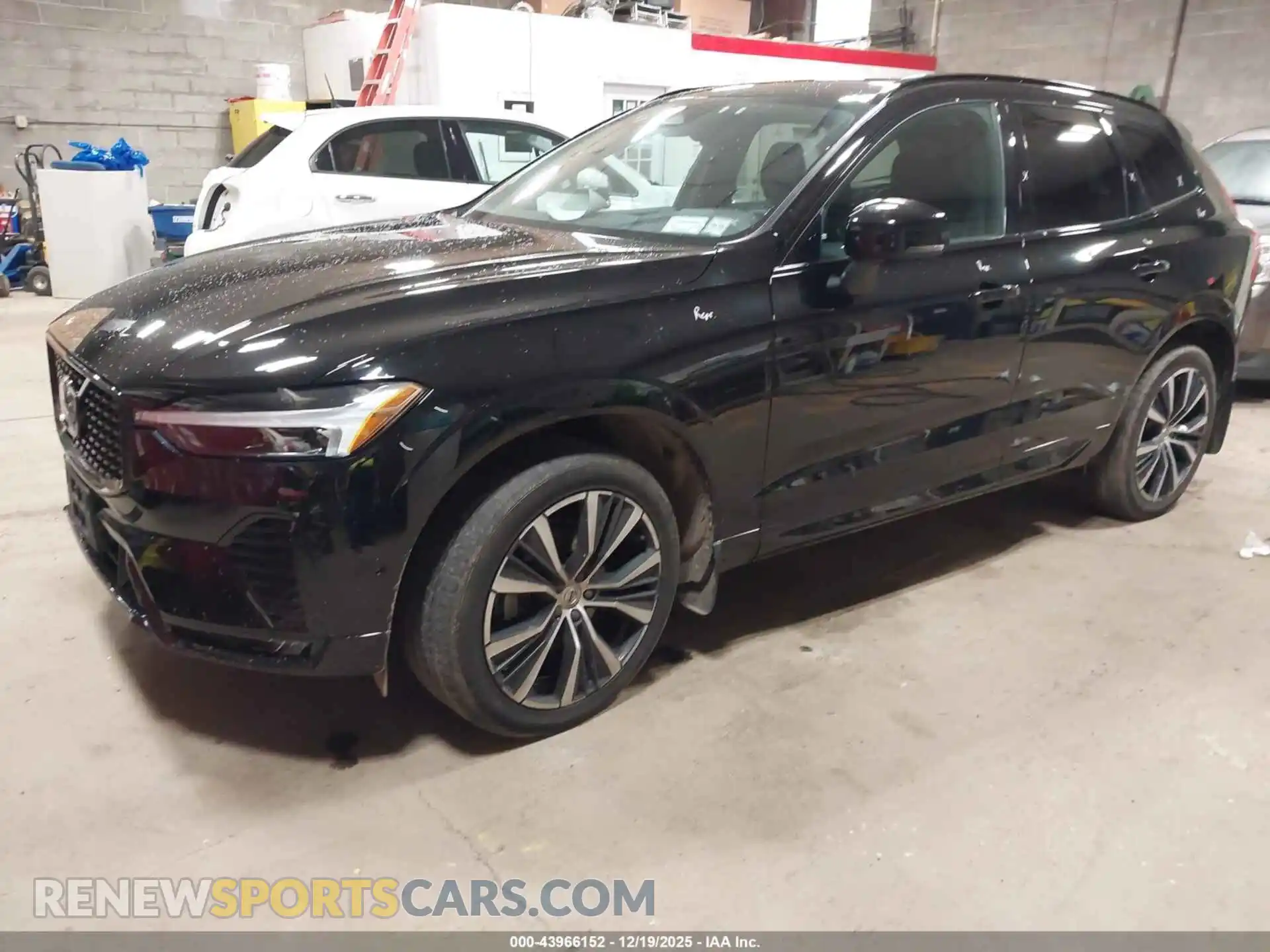 2 Photograph of a damaged car YV4L12RW7P1288940 VOLVO XC60 2023