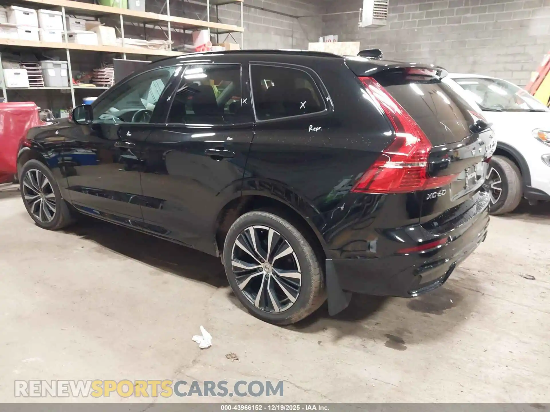 3 Photograph of a damaged car YV4L12RW7P1288940 VOLVO XC60 2023