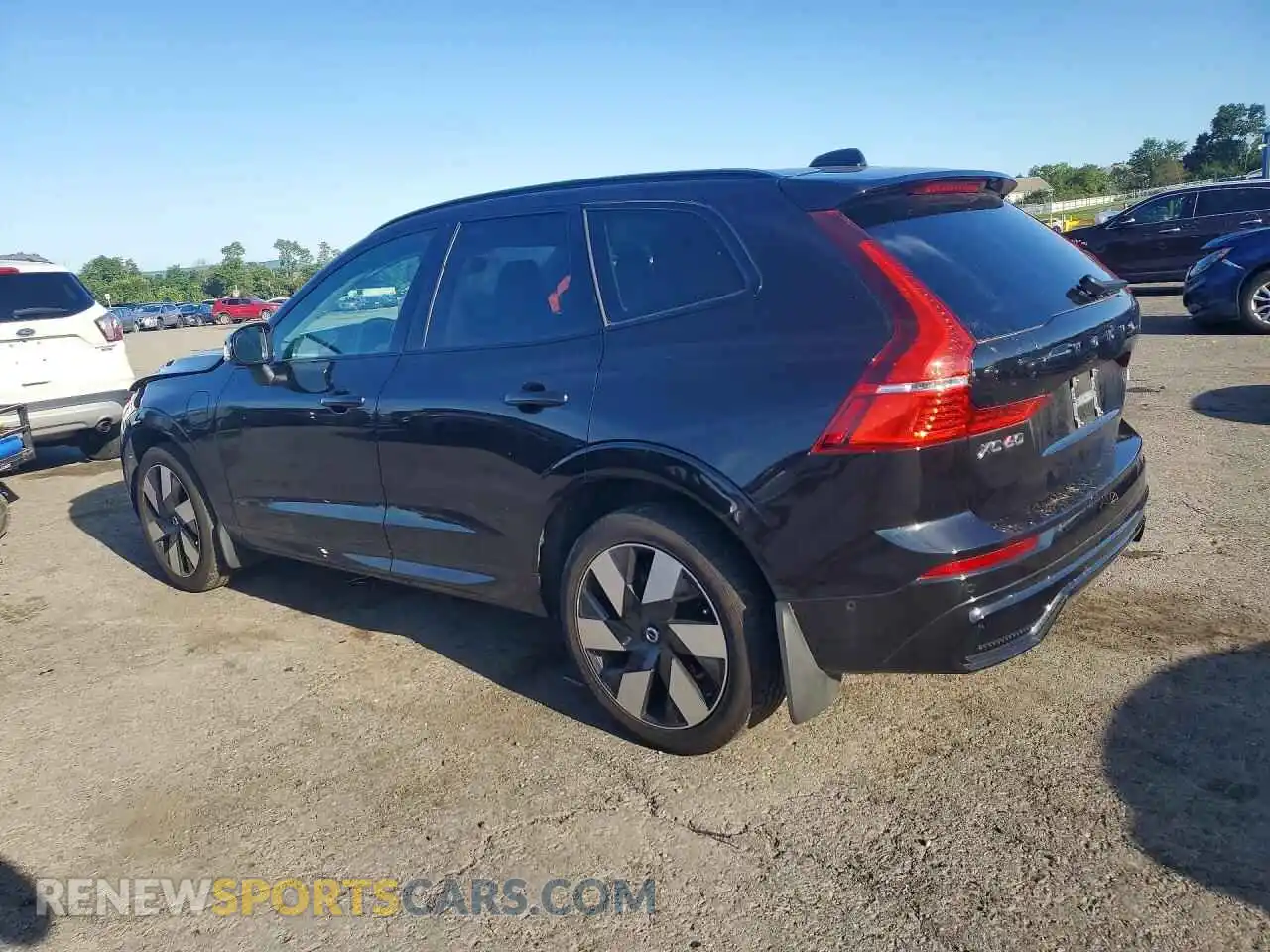 2 Photograph of a damaged car YV4H60DL0R1910161 VOLVO XC60 2024