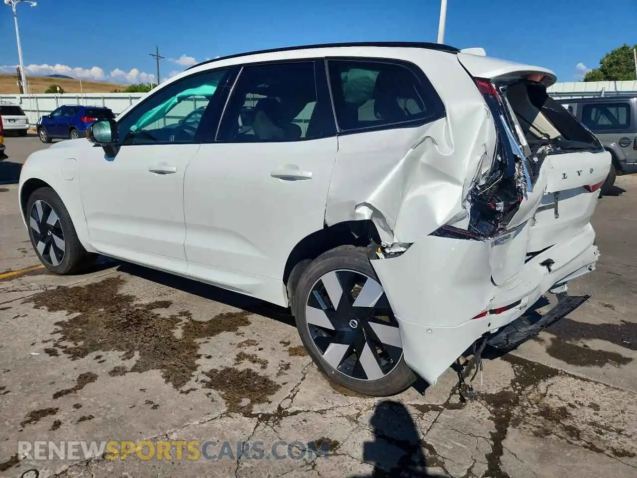 2 Photograph of a damaged car YV4H60DL3R1823578 VOLVO XC60 2024