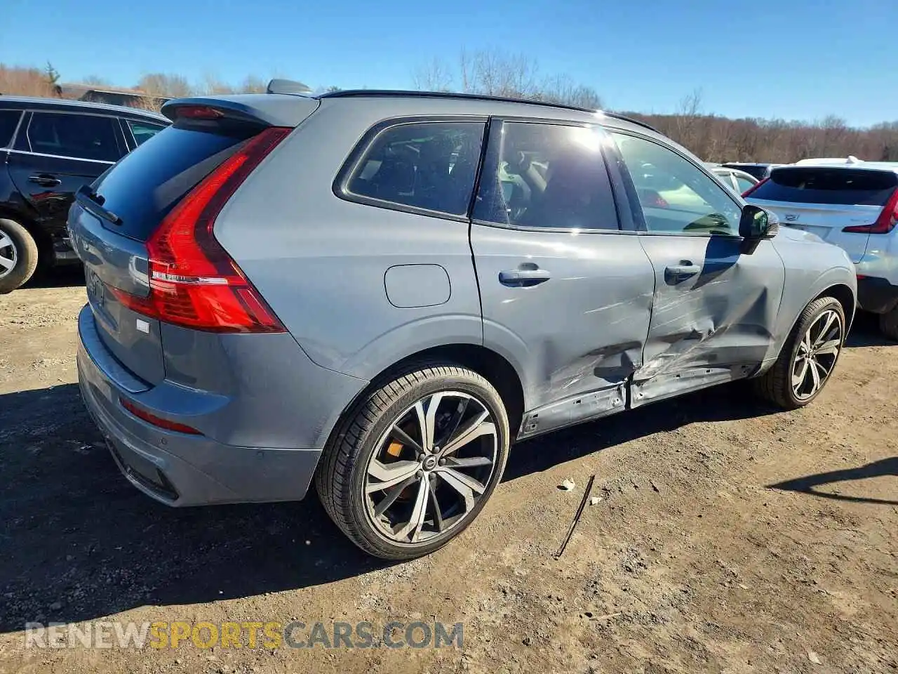 3 Photograph of a damaged car YV4H60DM2R1724565 VOLVO XC60 2024