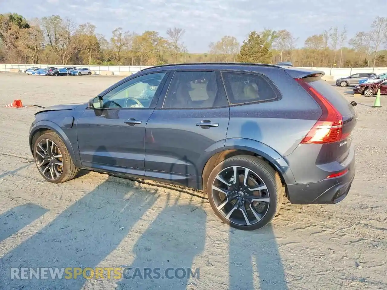 2 fotografías del automóvil dañado YV4H60DM9R1859350 VOLVO XC60 2024