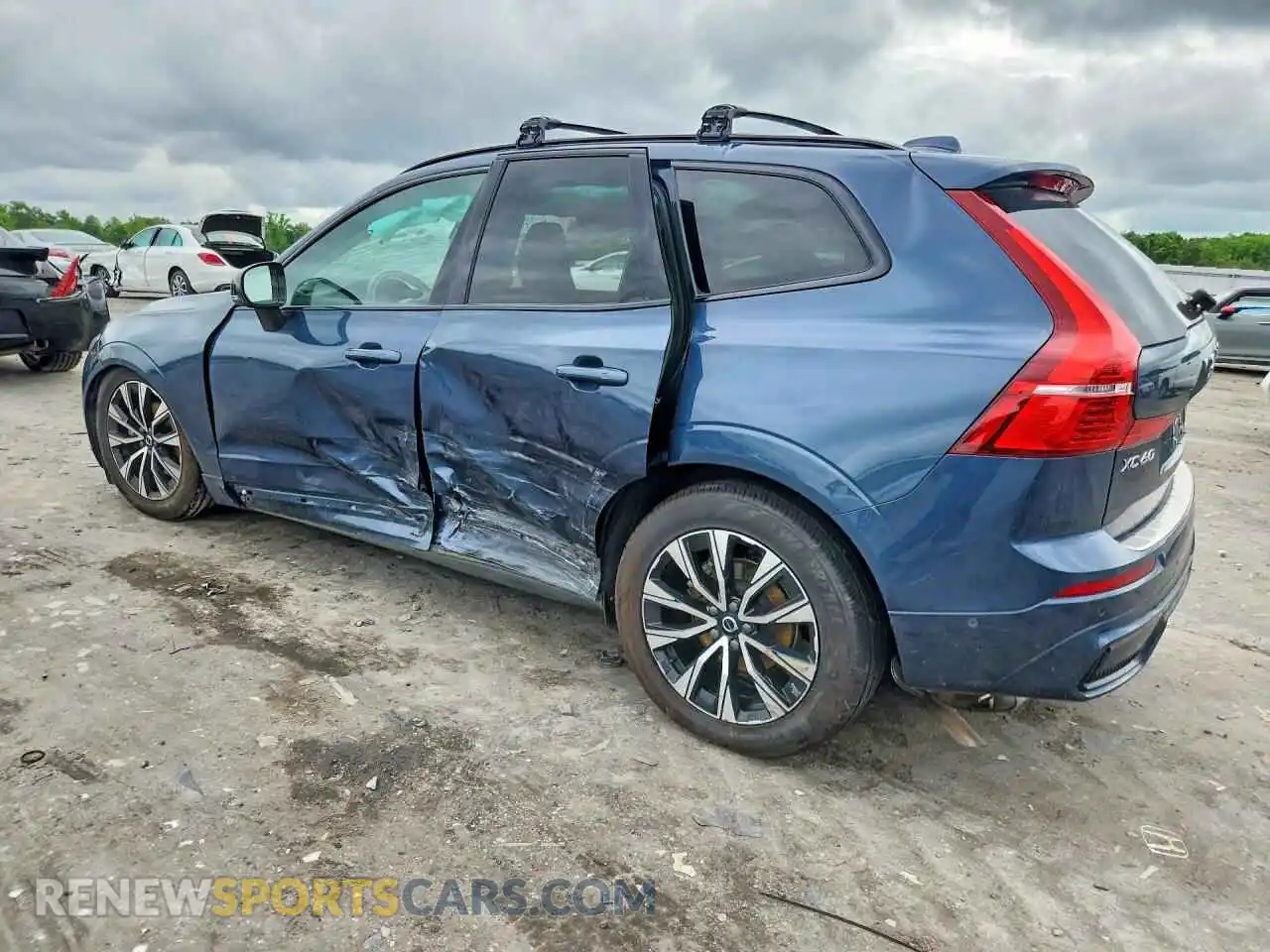 2 Photograph of a damaged car YV4L12RL9R1723112 VOLVO XC60 2024