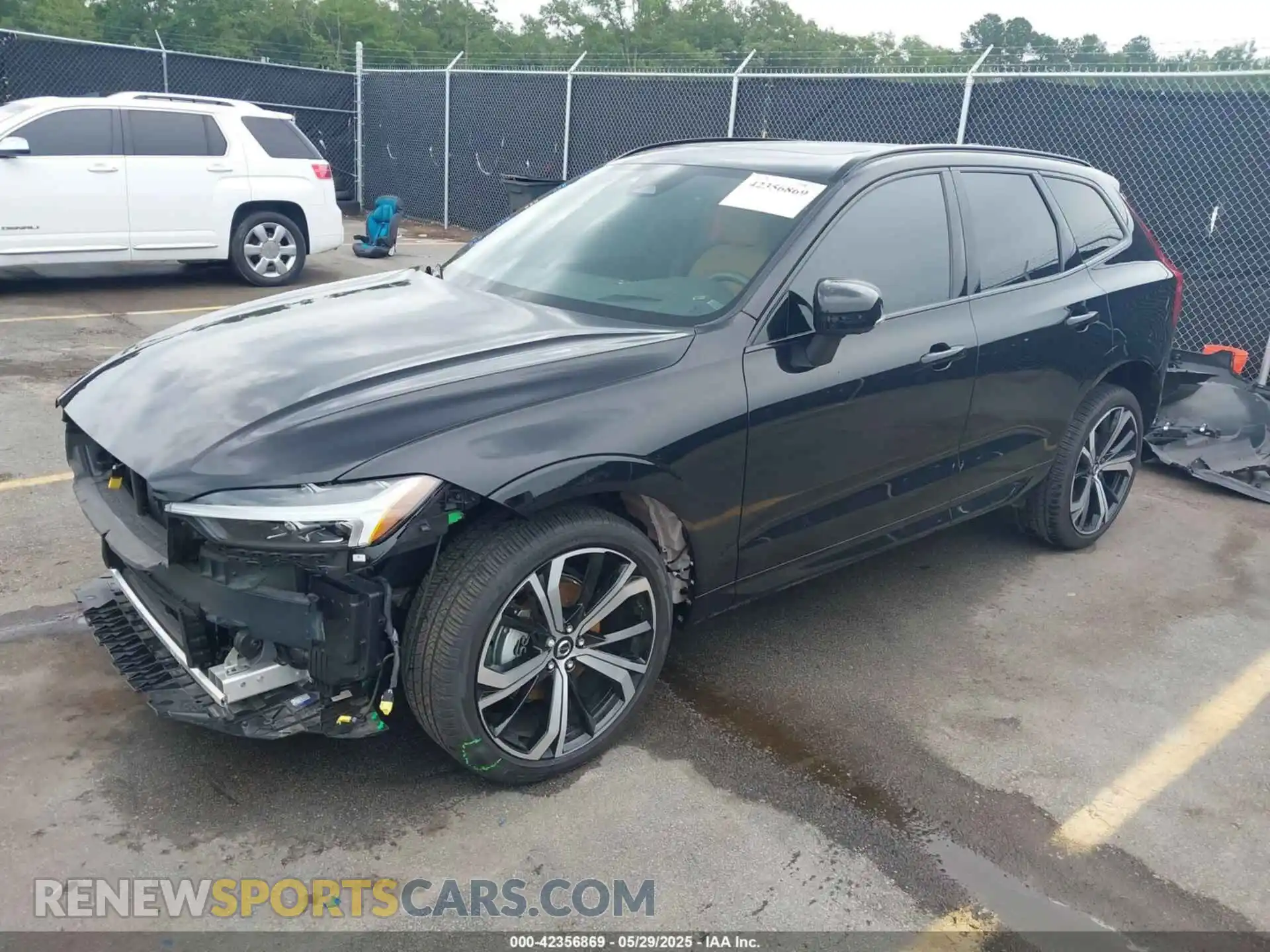 2 fotografías del automóvil dañado YV4L12RM0R1715246 VOLVO XC60 2024