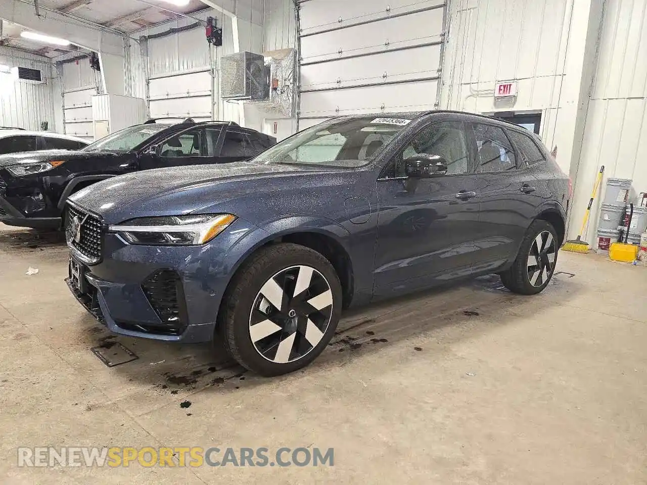 1 Фотография поврежденного автомобиля YV4H60RC5S1048134 VOLVO XC60 2025
