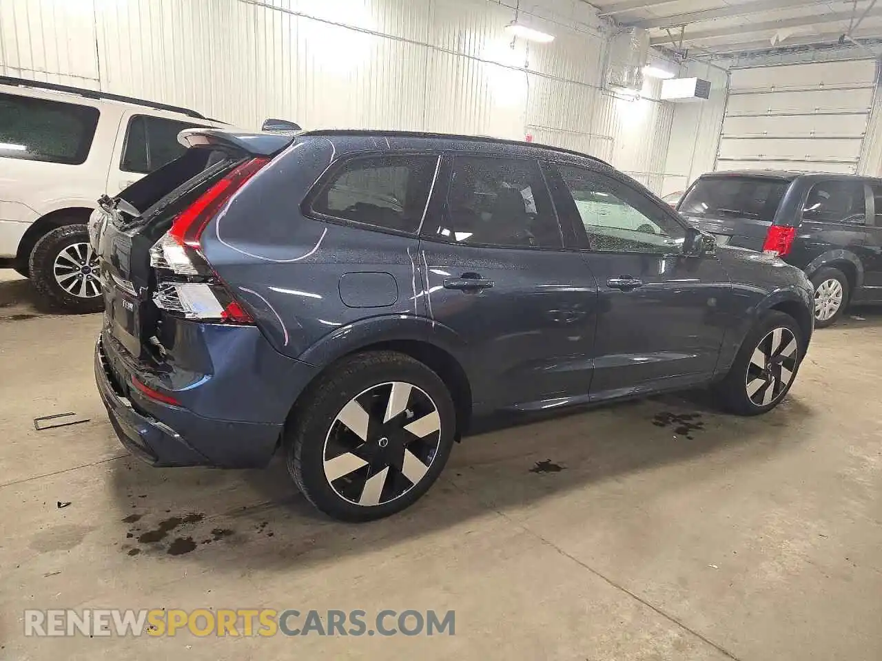3 Фотография поврежденного автомобиля YV4H60RC5S1048134 VOLVO XC60 2025
