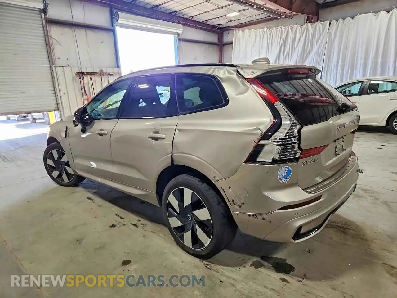 2 Фотография поврежденного автомобиля YV4H60RC8S1075327 VOLVO XC60 2025
