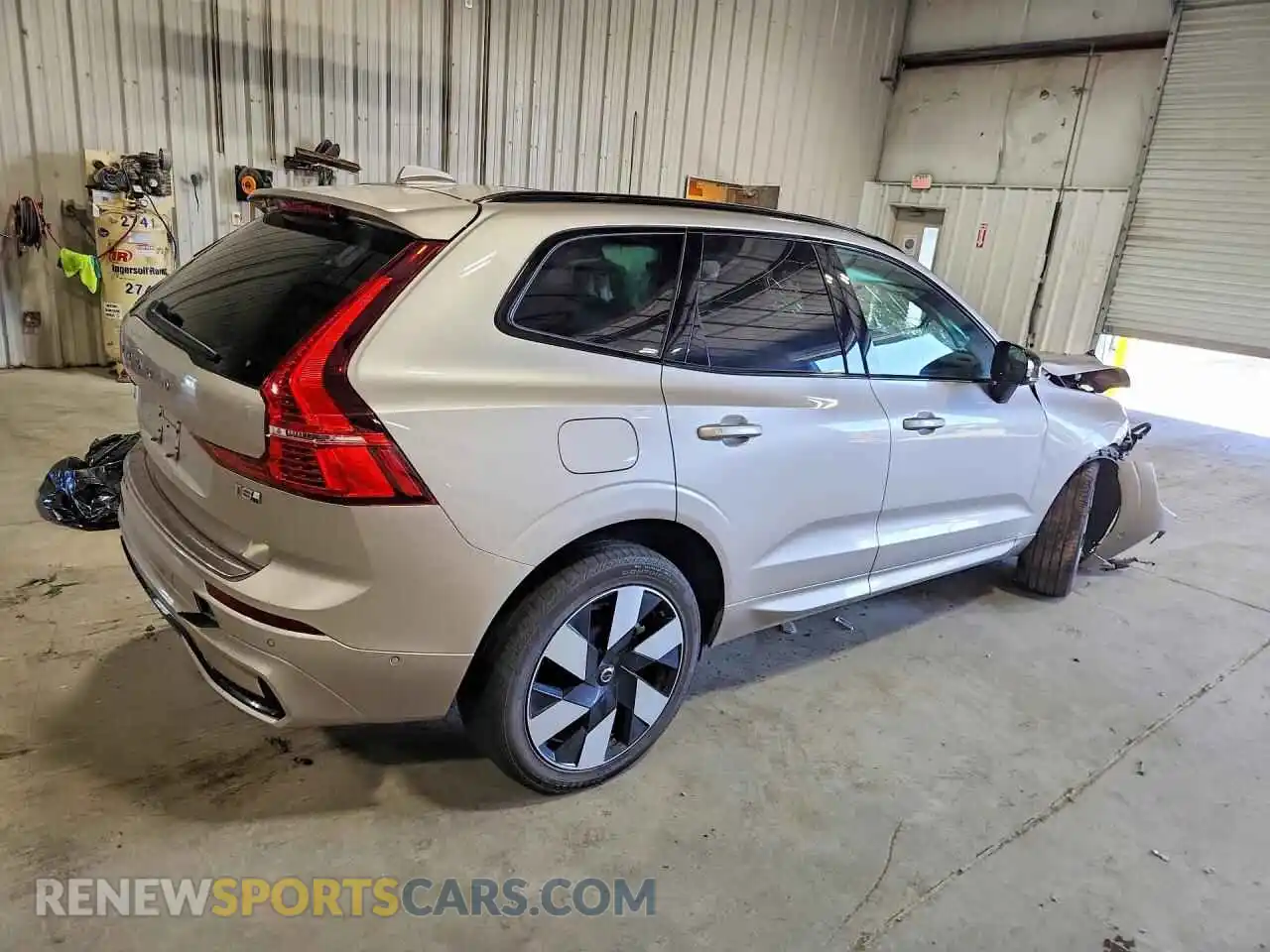 3 Фотография поврежденного автомобиля YV4H60RC8S1075327 VOLVO XC60 2025
