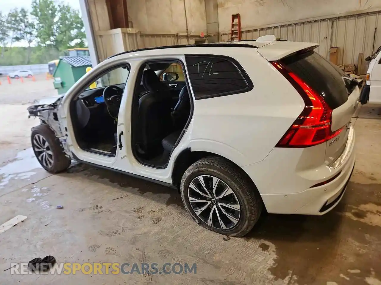 2 fotografías del automóvil dañado YV4M12RC2S1184584 VOLVO XC60 2025
