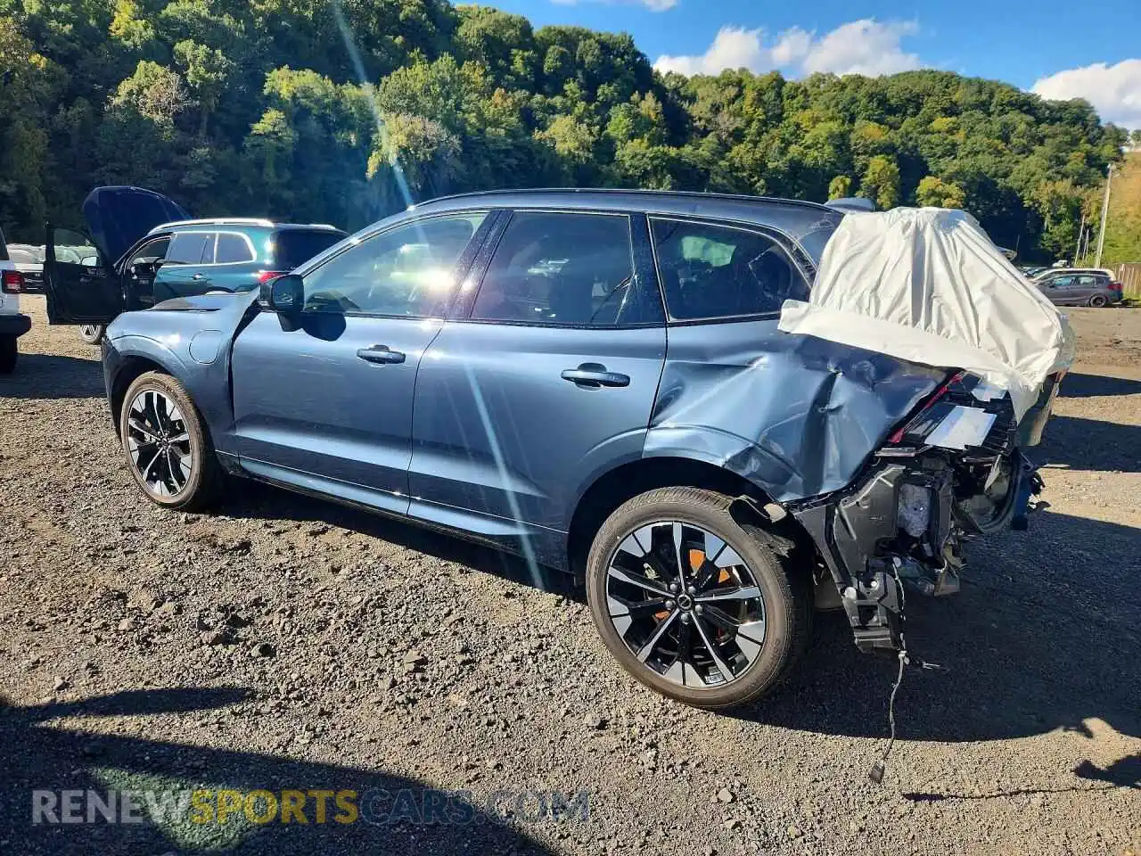 2 fotografías del automóvil dañado YV4H60RC9T1432953 VOLVO XC60 2026