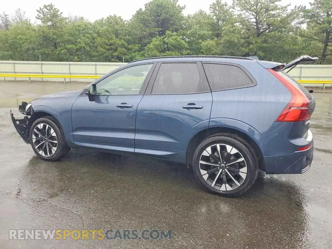 2 Photograph of a damaged car YV4M12RC0T1449021 VOLVO XC60 2026