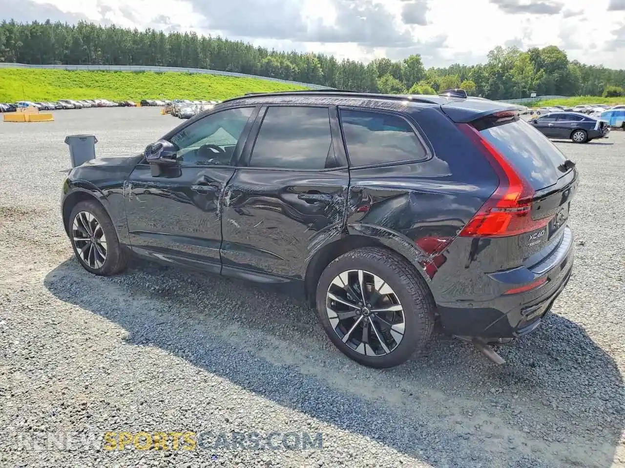 2 fotografías del automóvil dañado YV4M12RC1T1287819 VOLVO XC60 2026