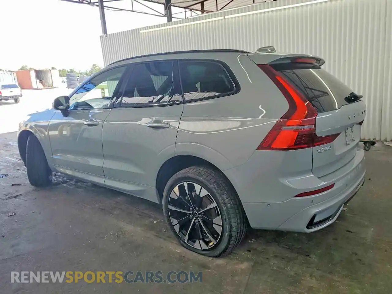 2 fotografías del automóvil dañado YV4M12RC7T1414296 VOLVO XC60 2026