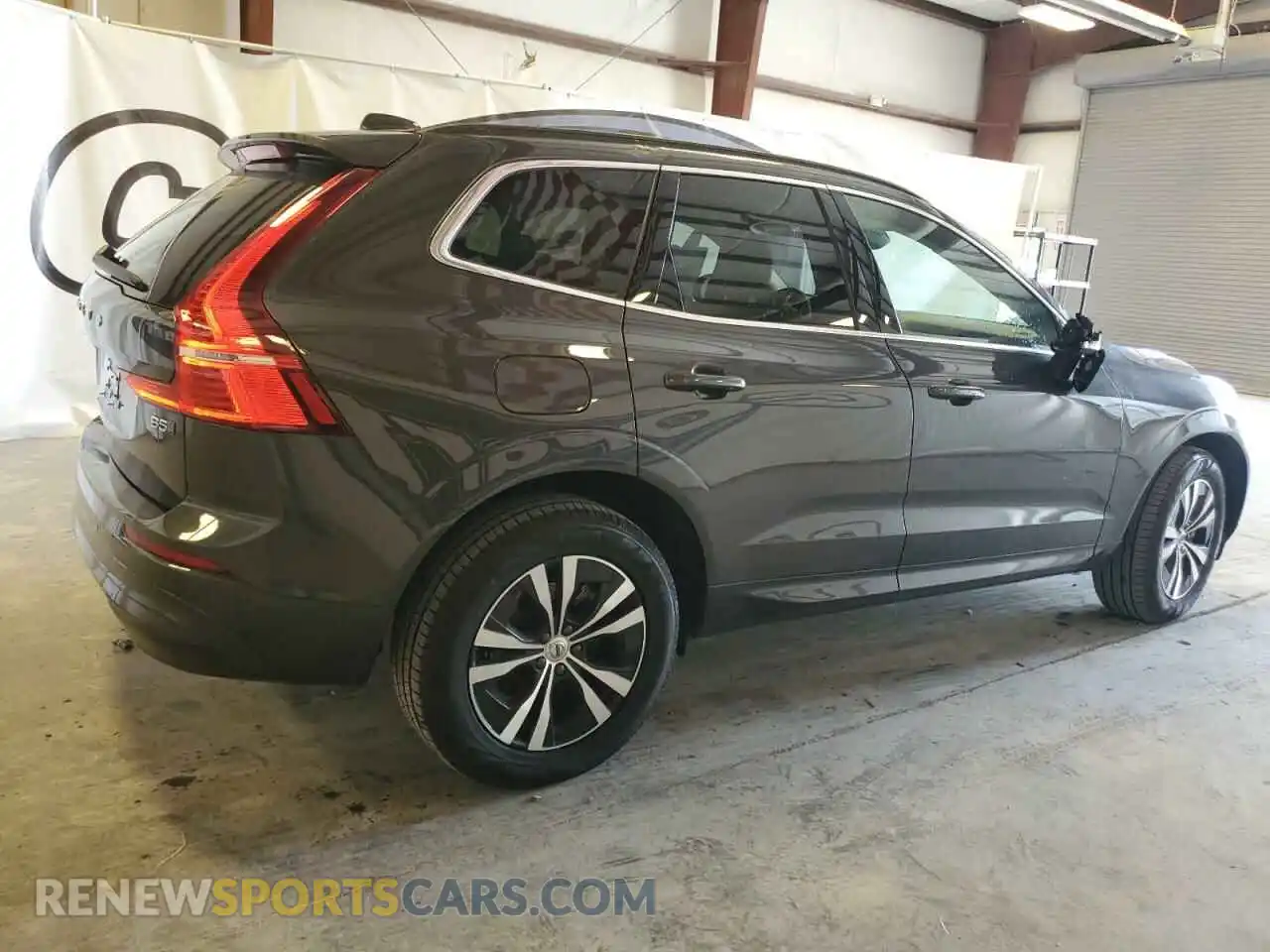 3 Фотография поврежденного автомобиля YV4L12RK6P1369828 VOLVO XC60 CORE 2023
