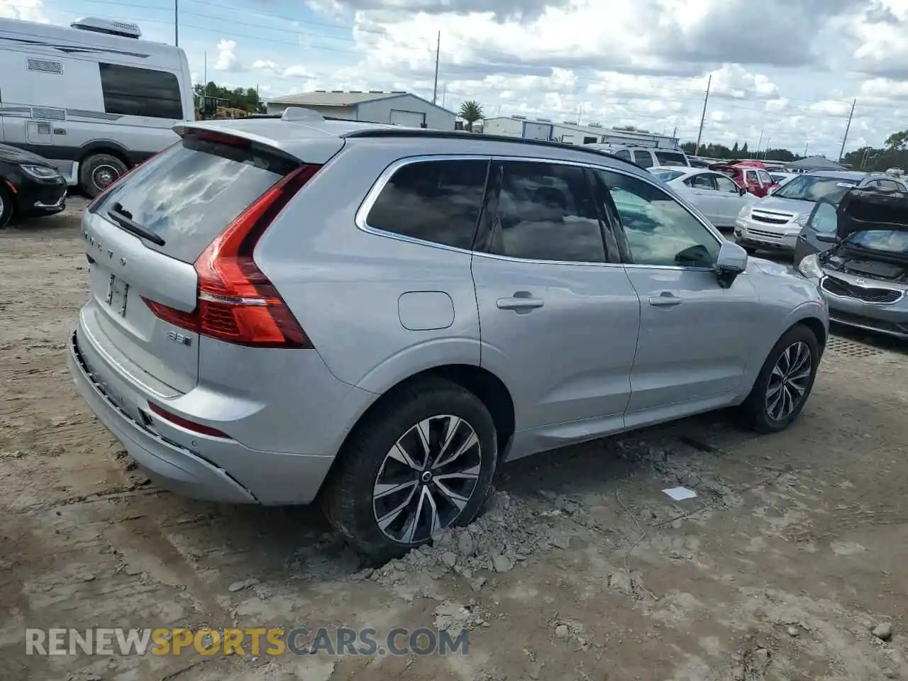 3 Фотография поврежденного автомобиля YV4L12RV0P1239814 VOLVO XC60 CORE 2023