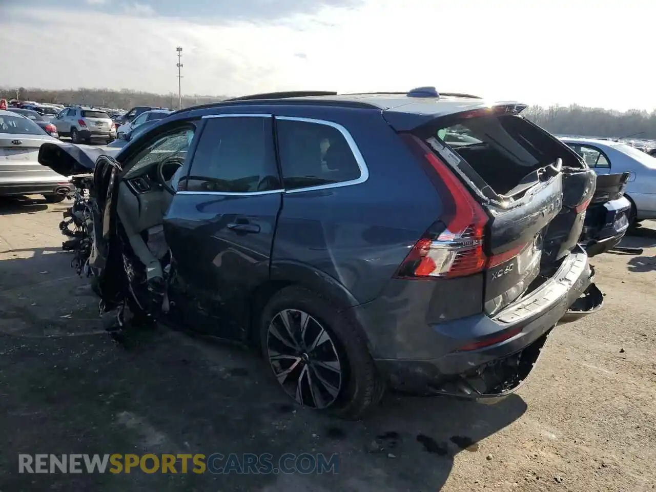 2 fotografías del automóvil dañado YV4L12RV2P1216910 VOLVO XC60 CORE 2023
