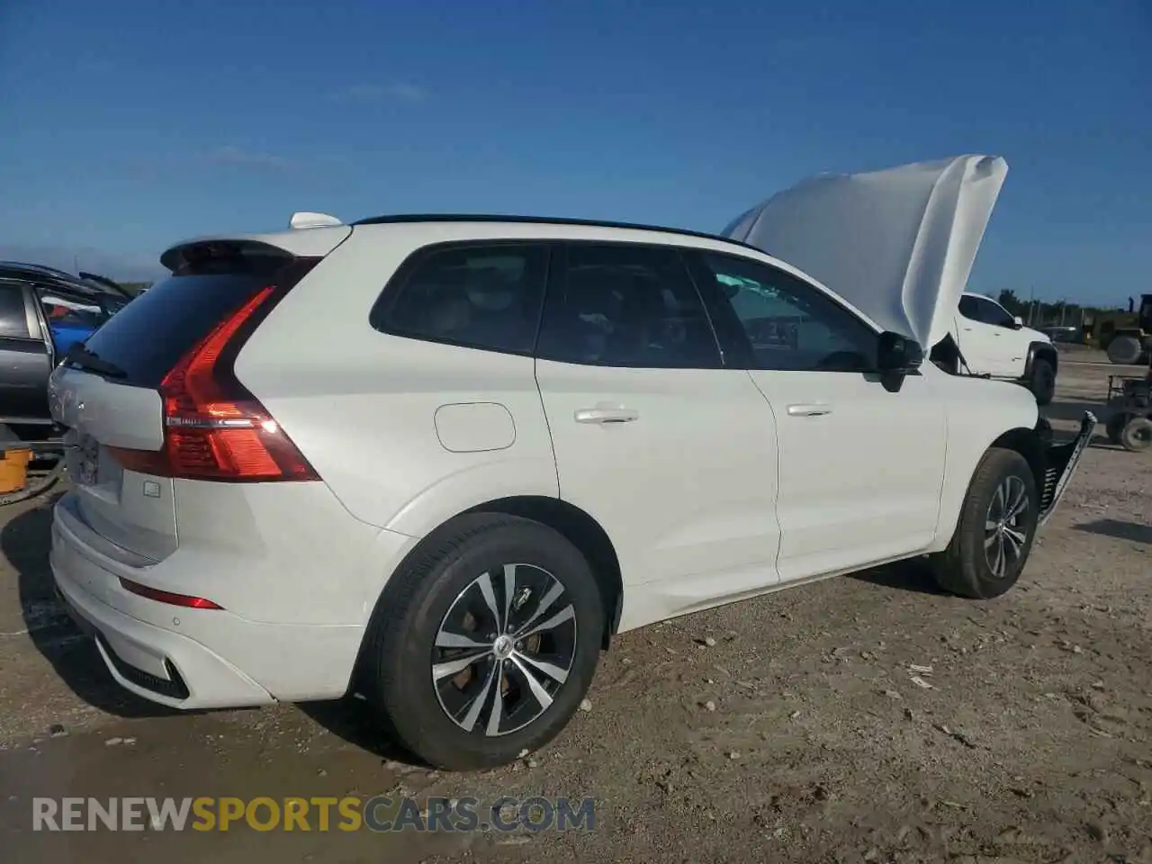3 Фотография поврежденного автомобиля YV4H60DK5R1946421 VOLVO XC60 CORE 2024