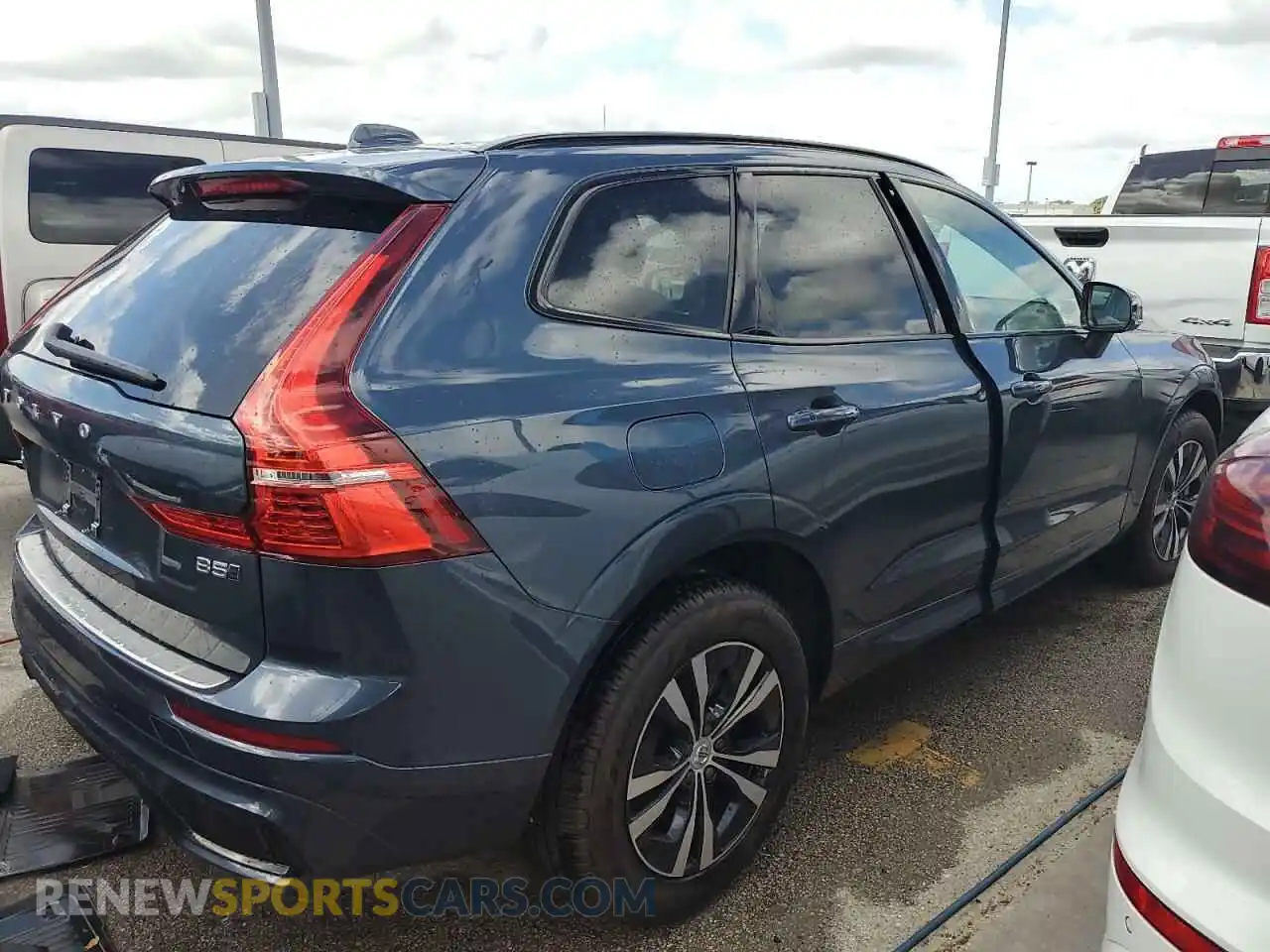 3 Фотография поврежденного автомобиля YV4L12RK1R1716176 VOLVO XC60 CORE 2024