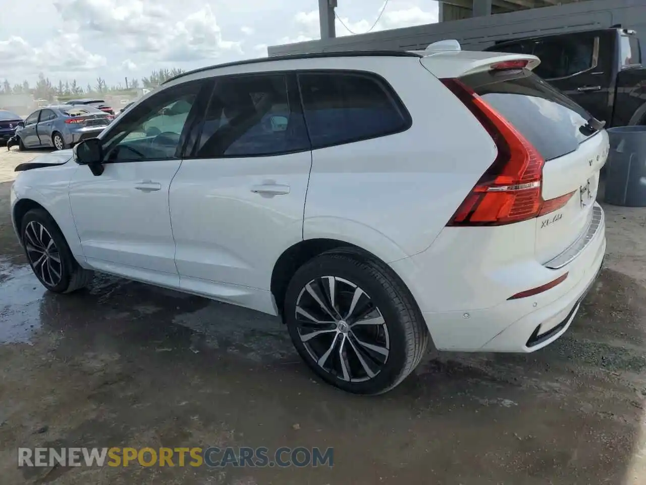 2 fotografías del automóvil dañado YV4L12DW9P1339457 VOLVO XC60 PLUS 2023
