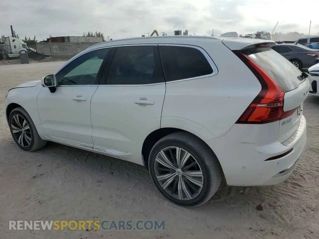 2 fotografías del automóvil dañado YV4L12RE2P1338733 VOLVO XC60 PLUS 2023
