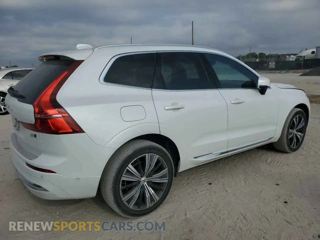 3 fotografías del automóvil dañado YV4L12RE2P1338733 VOLVO XC60 PLUS 2023