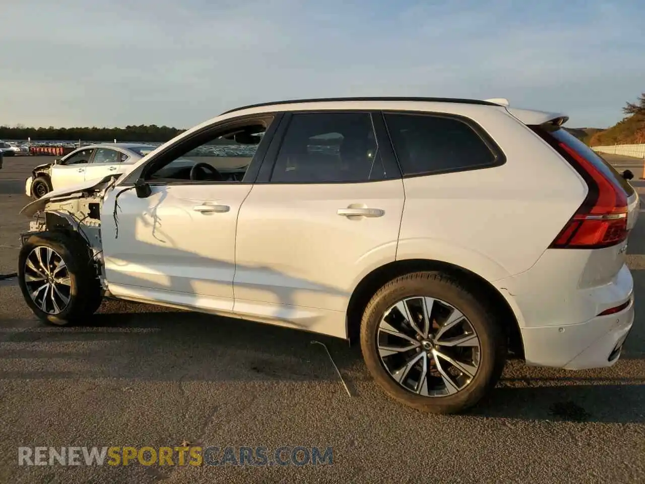2 Photograph of a damaged car YV4L12RW4P1289592 VOLVO XC60 PLUS 2023