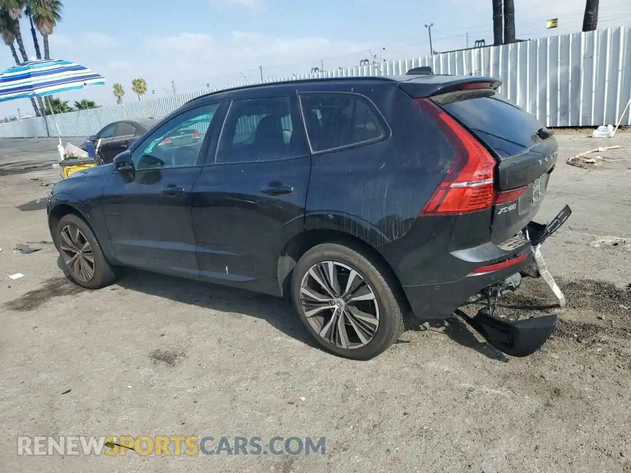 2 fotografías del automóvil dañado YV4L12RW4P1359690 VOLVO XC60 PLUS 2023