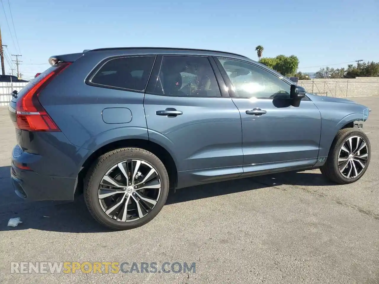 3 Фотография поврежденного автомобиля YV4L12RW5P1368043 VOLVO XC60 PLUS 2023