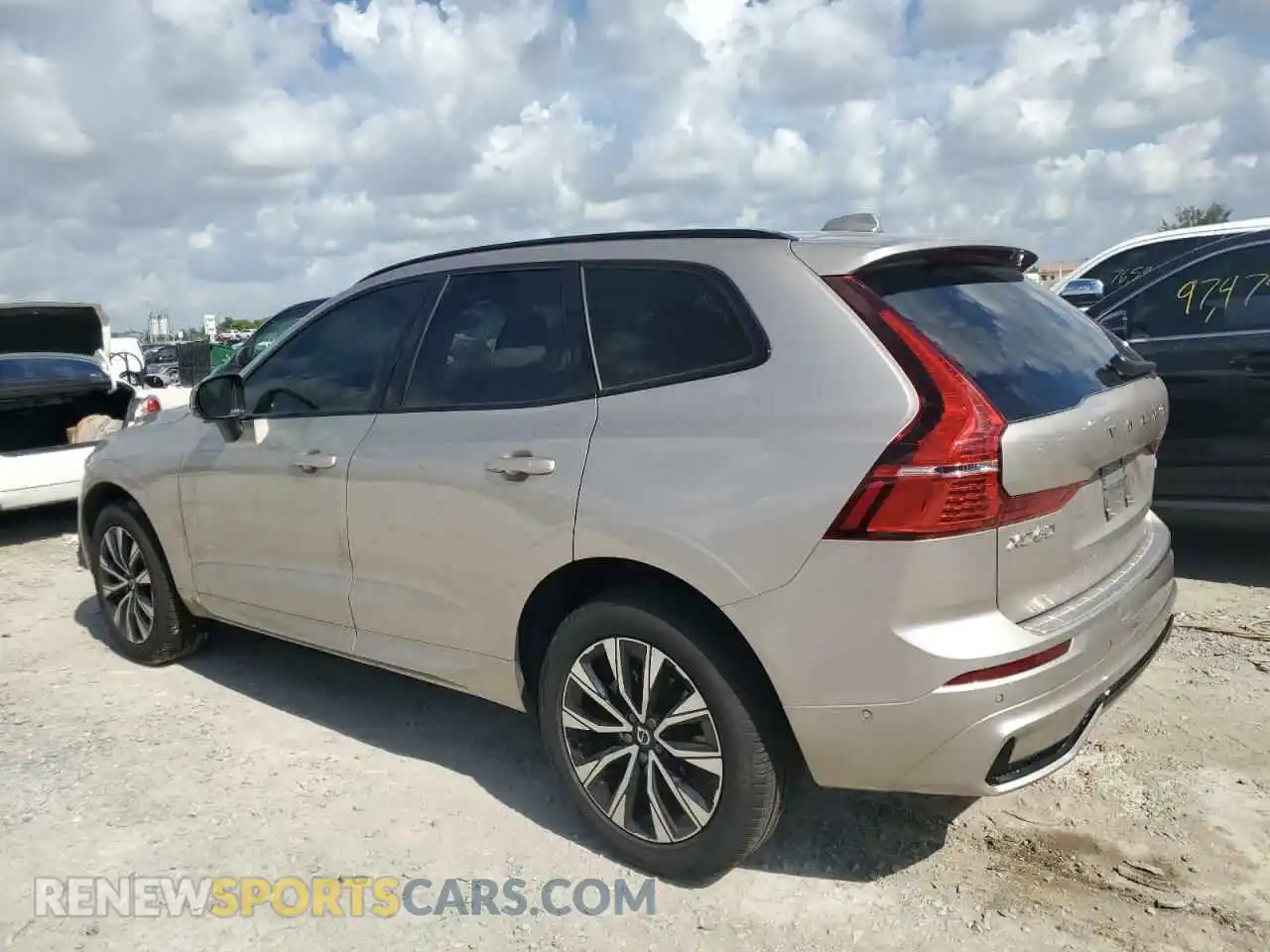 2 fotografías del automóvil dañado YV4L12RL3R1866282 VOLVO XC60 PLUS 2024
