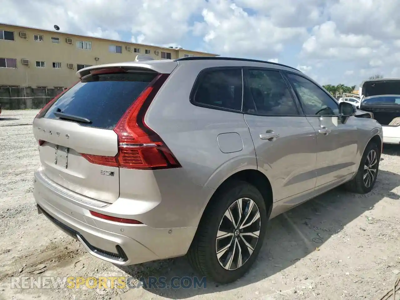 3 fotografías del automóvil dañado YV4L12RL3R1866282 VOLVO XC60 PLUS 2024