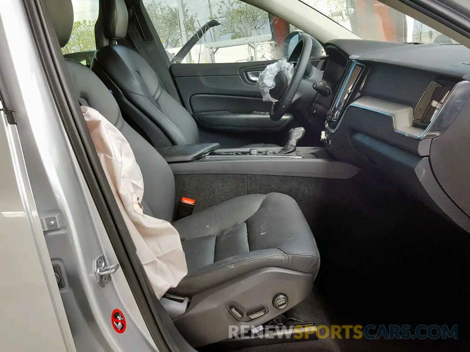 5 Photograph of a damaged car LYV102DK8KB184556 VOLVO XC60 T5 2019