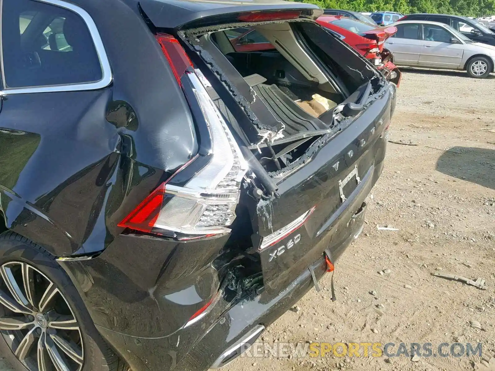 9 Photograph of a damaged car LYV102RL6KB192429 VOLVO XC60 T5 2019