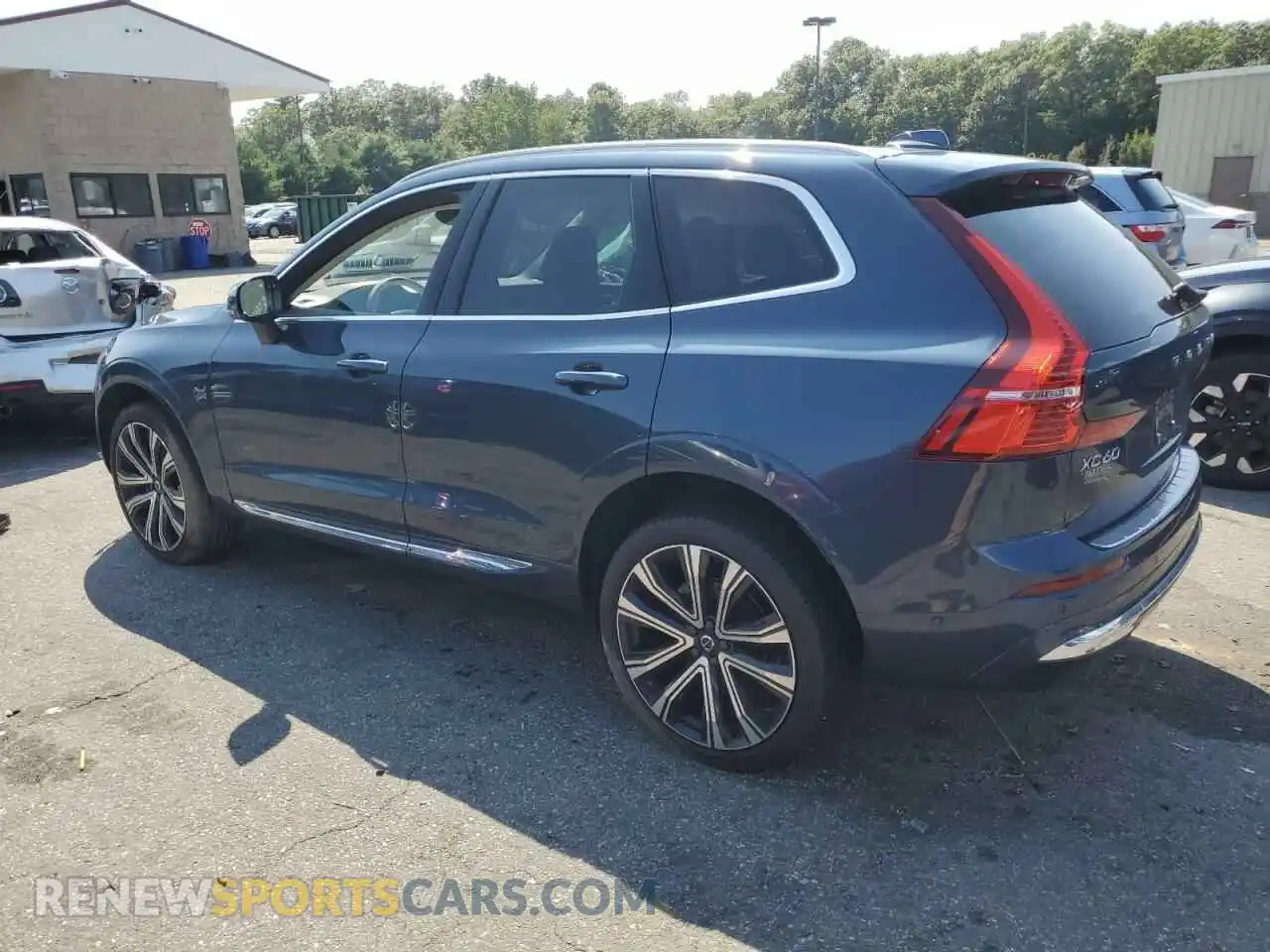 2 Photograph of a damaged car YV4L12DA8P1337770 VOLVO XC60 ULTIM 2023