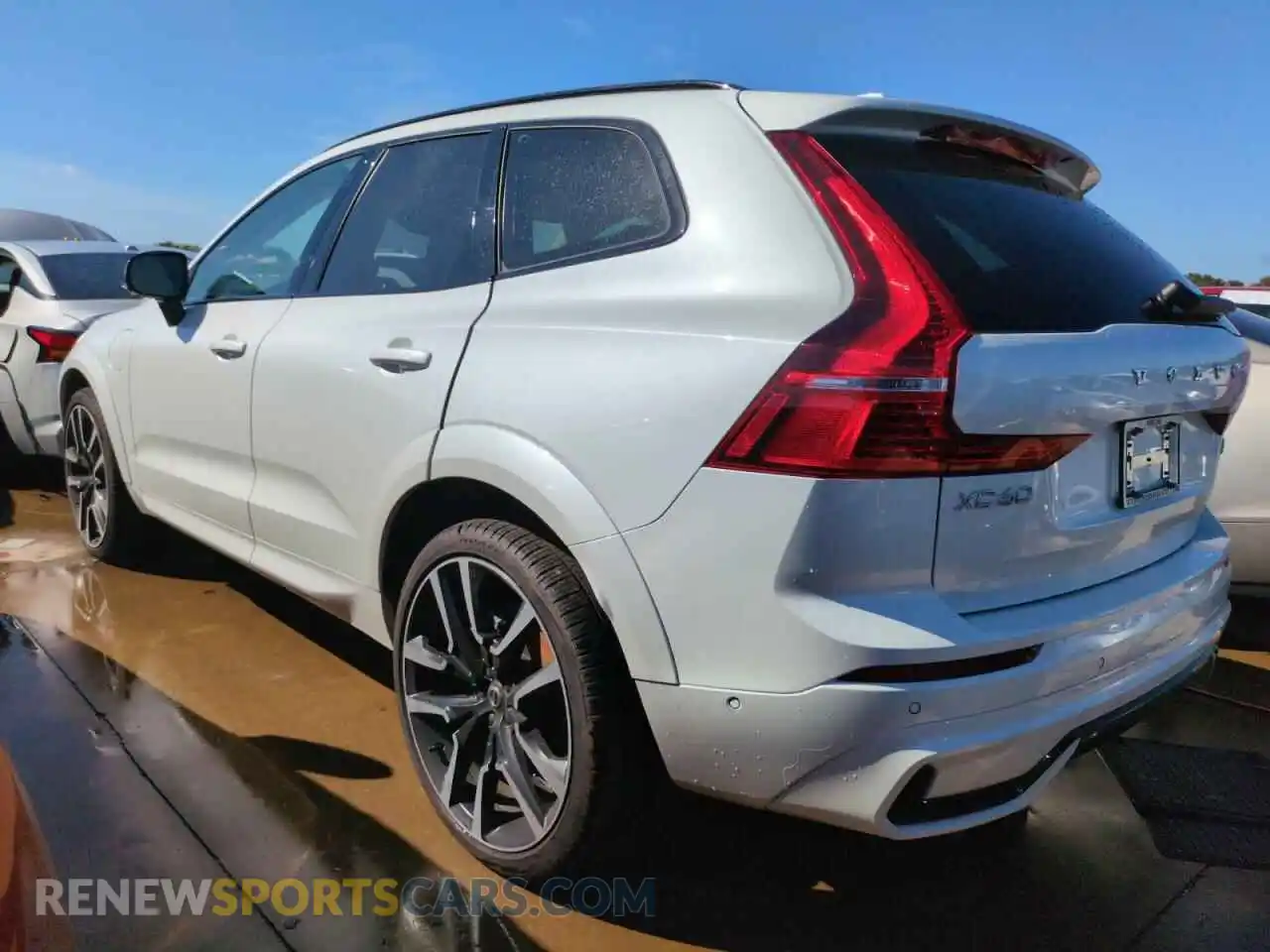 2 Photograph of a damaged car YV4H60DM4R1761844 VOLVO XC60 ULTIM 2024
