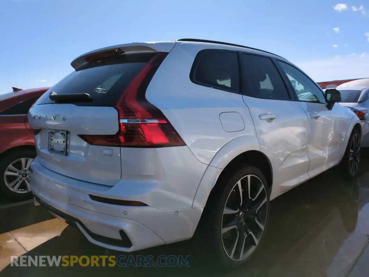 3 Photograph of a damaged car YV4H60DM4R1761844 VOLVO XC60 ULTIM 2024