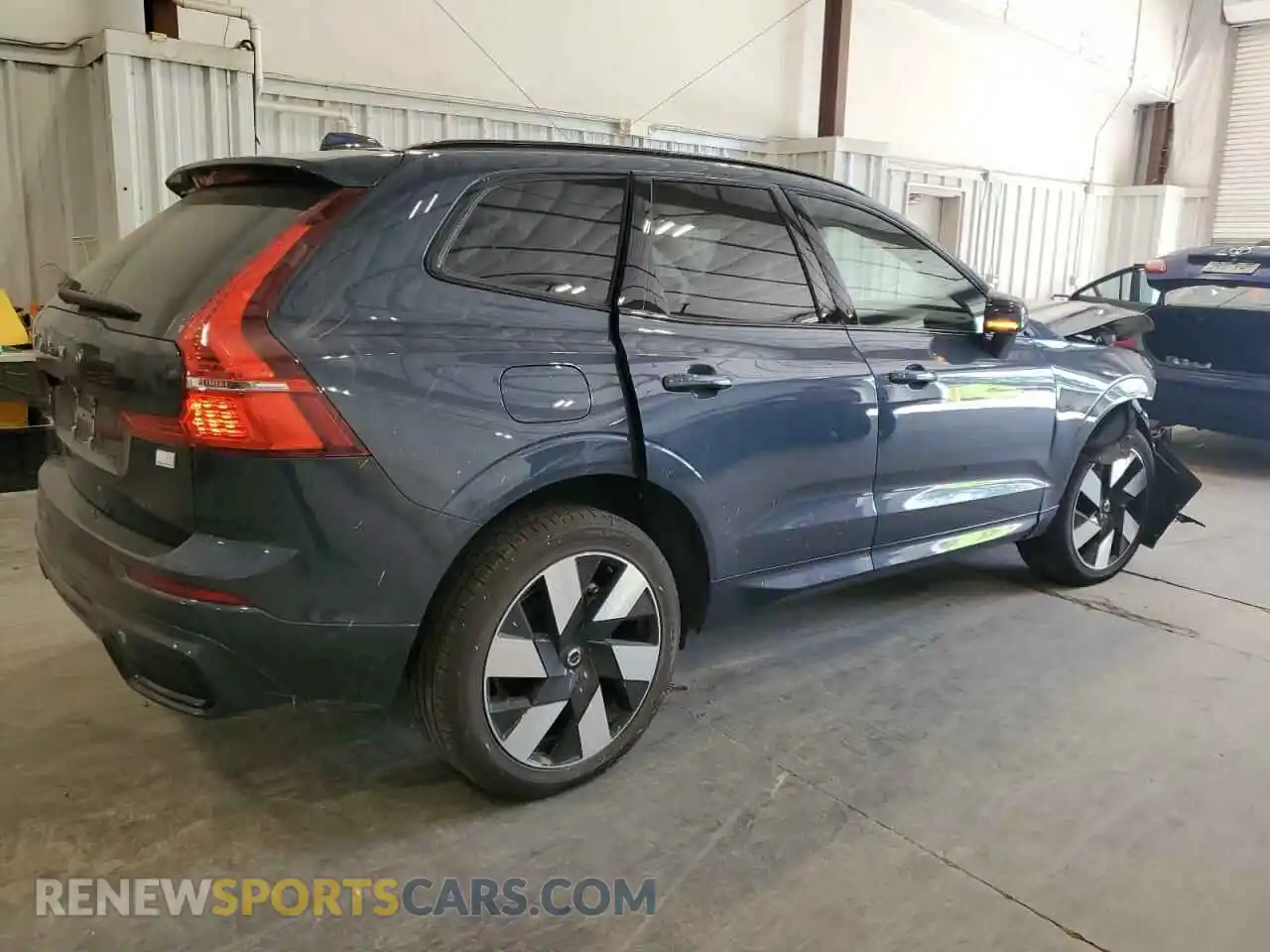 3 Photograph of a damaged car YV4H60DM6R1813569 VOLVO XC60 ULTIM 2024