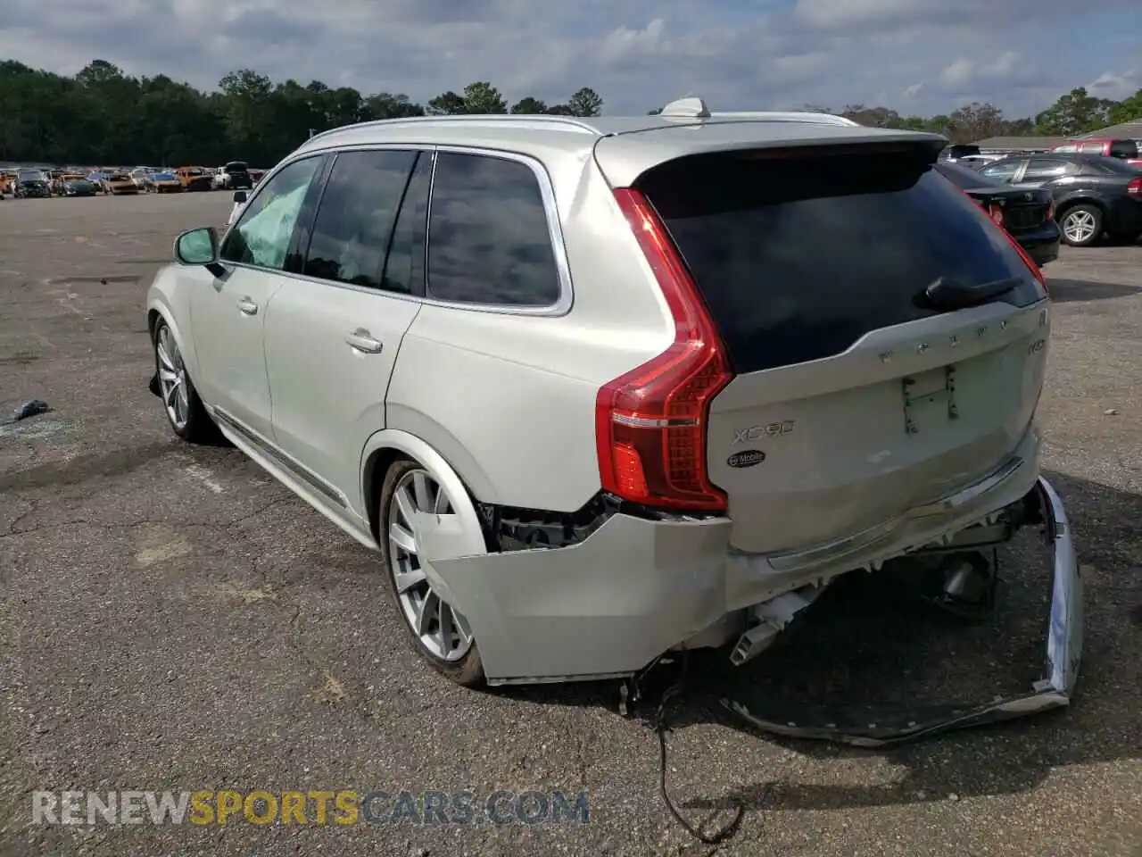 3 Photograph of a damaged car YV4A221L0L1554105 VOLVO XC90 2020
