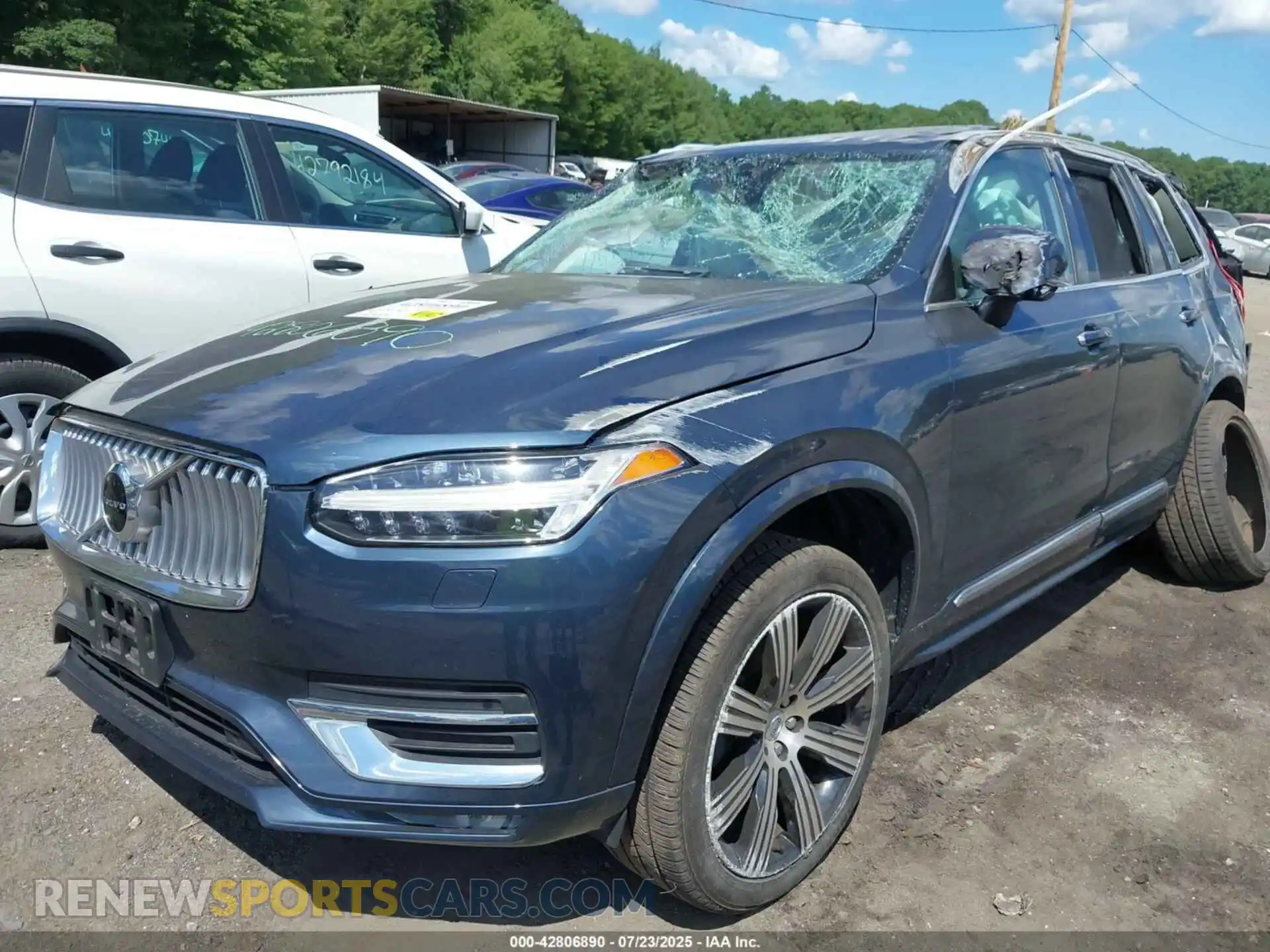2 Photograph of a damaged car YV4A221L2M1752783 VOLVO XC90 2021