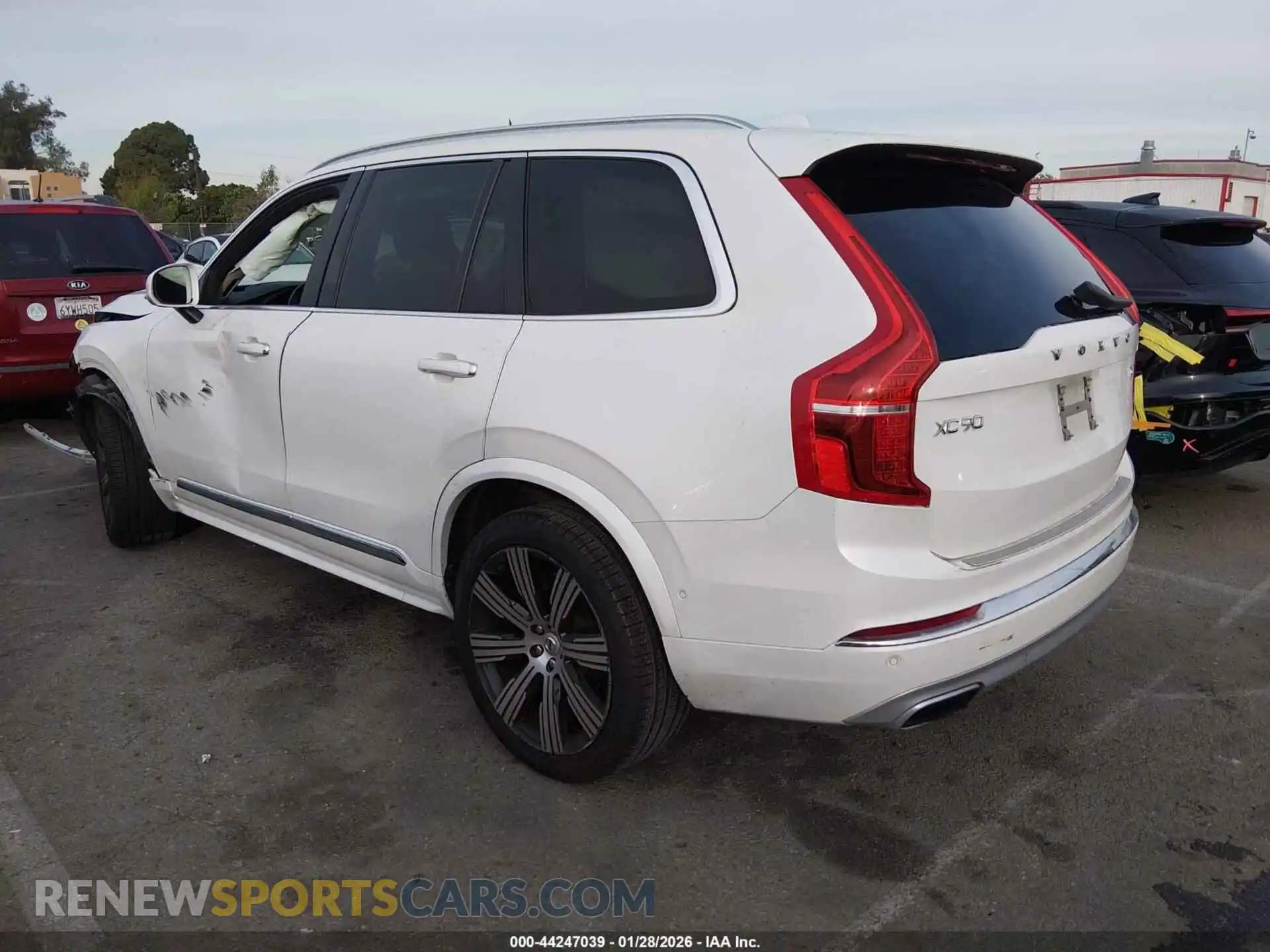 3 Фотография поврежденного автомобиля YV4A221L6M1744170 VOLVO XC90 2021