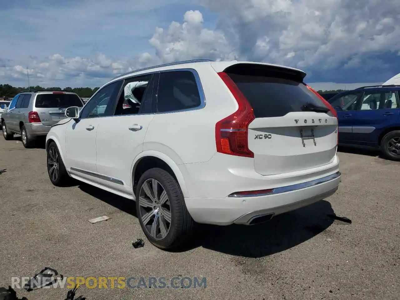 2 Photograph of a damaged car YV4A221LXM1732524 VOLVO XC90 2021