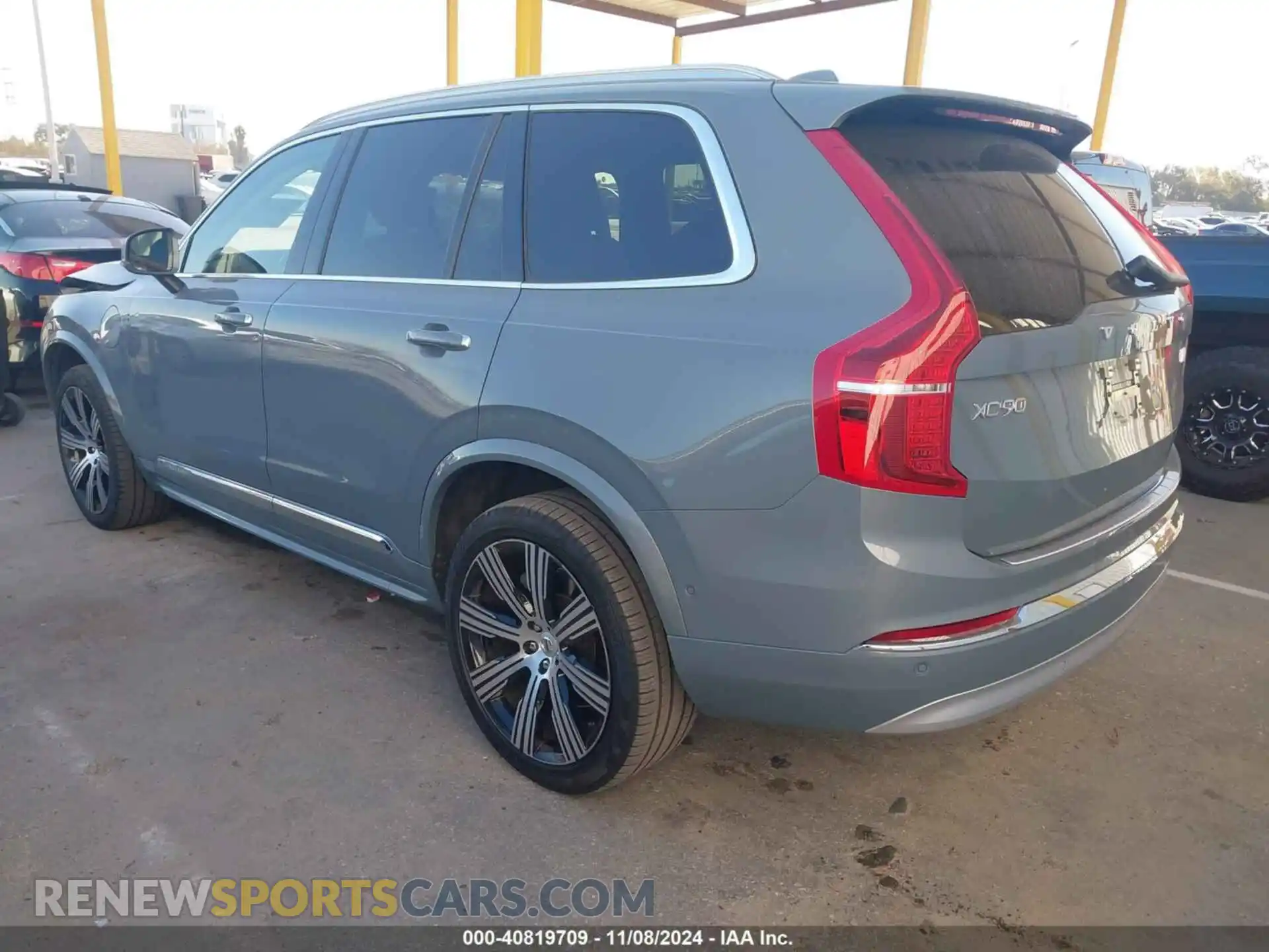 3 Photograph of a damaged car YV4BR0CL3N1820981 VOLVO XC90 2022