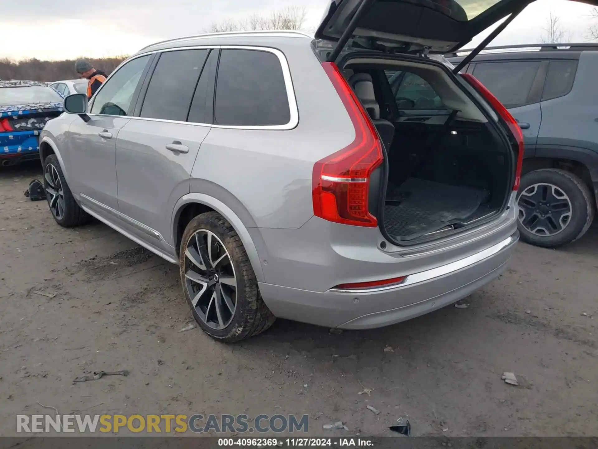 3 fotografías del automóvil dañado YV4L12PN4P1945039 VOLVO XC90 2023