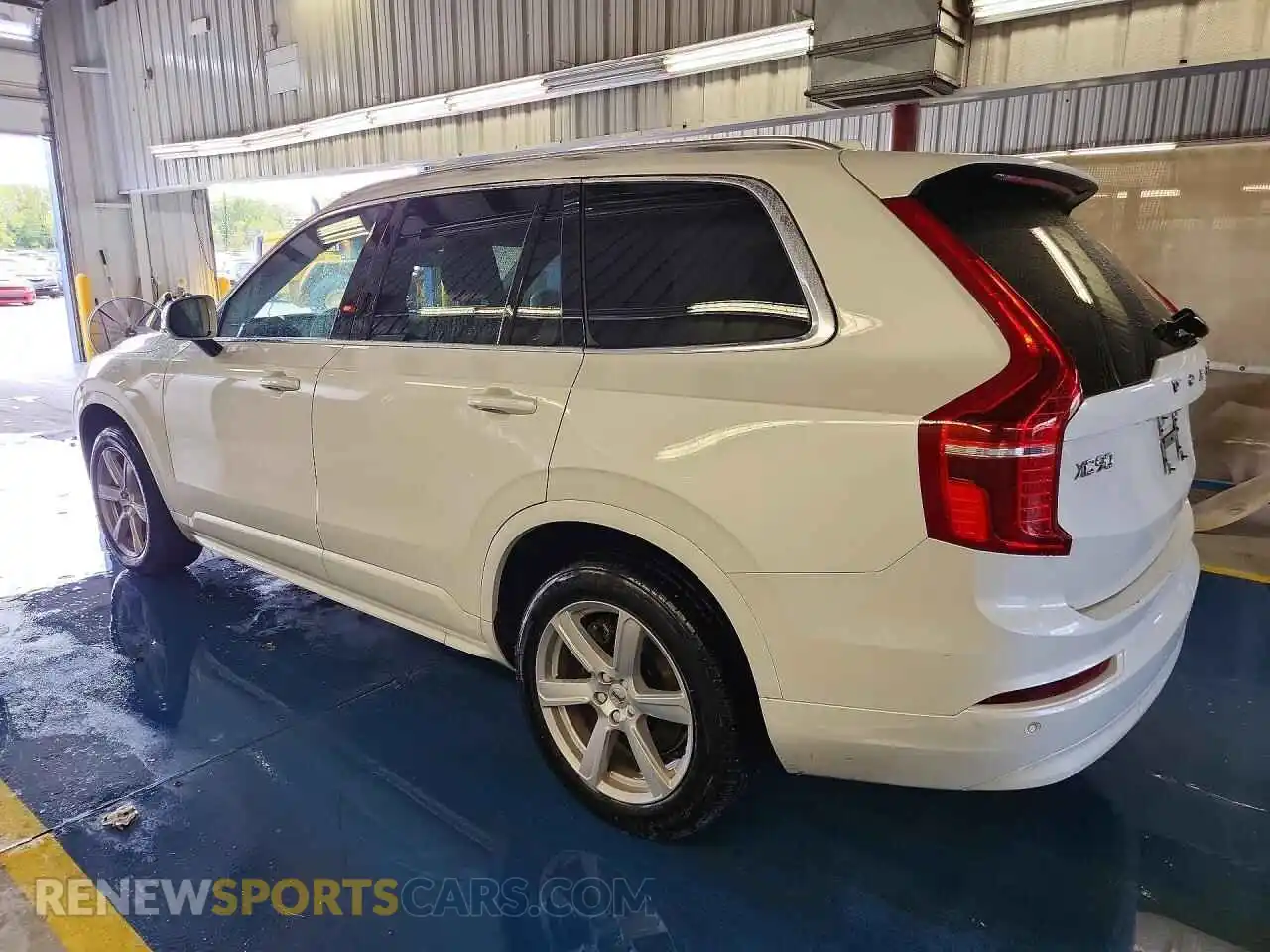 2 Photograph of a damaged car YV4L12PV7P1934861 VOLVO XC90 2023