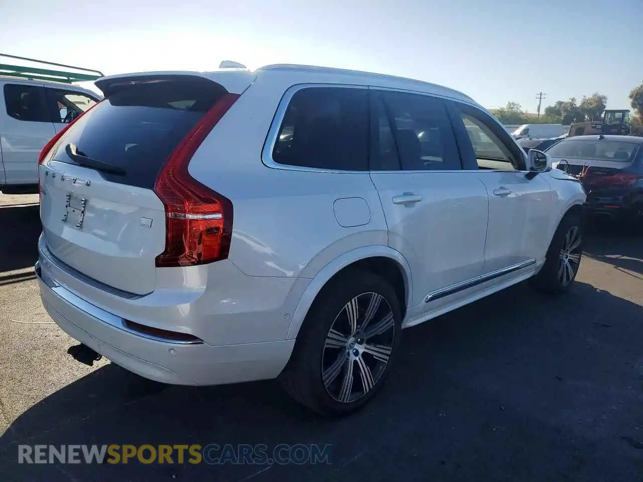 3 Фотография поврежденного автомобиля YV4H60LE8R1235548 VOLVO XC90 2024