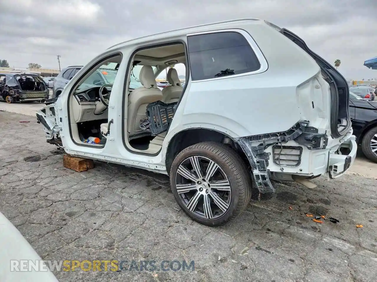 2 Photograph of a damaged car YV4L12PEXR1158650 VOLVO XC90 2024